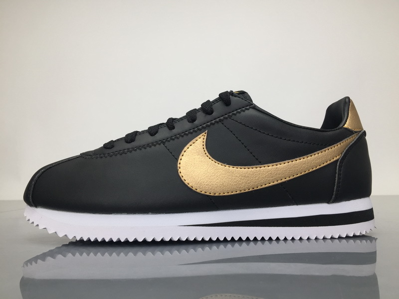 Nike Classic Cortez SE 902801 002